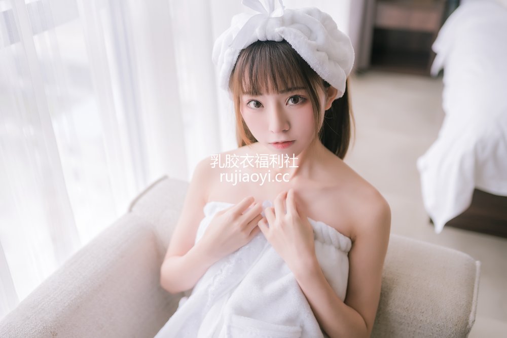 [网红杂图] Kitaro_绮太郎 - 纯白浴巾 [44P251M]